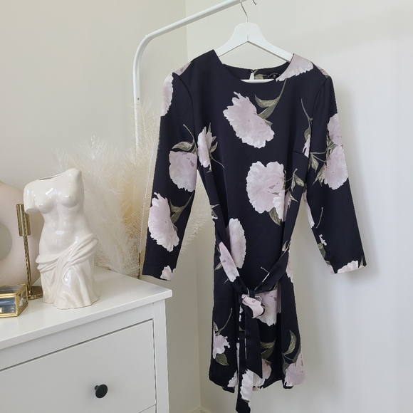 Dynamite tie-belt dress - Picture 1 of 5